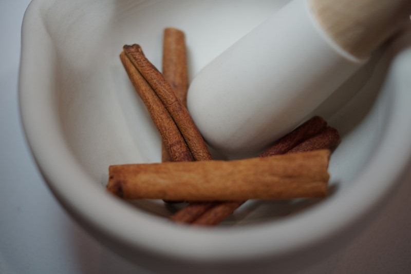 cinnamon-sticks cinnamon-sticks