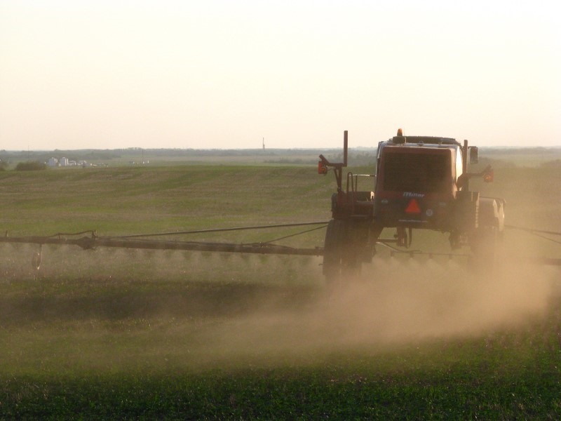 spraying-crops
